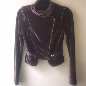 Stylish velvet kind moto jacket!